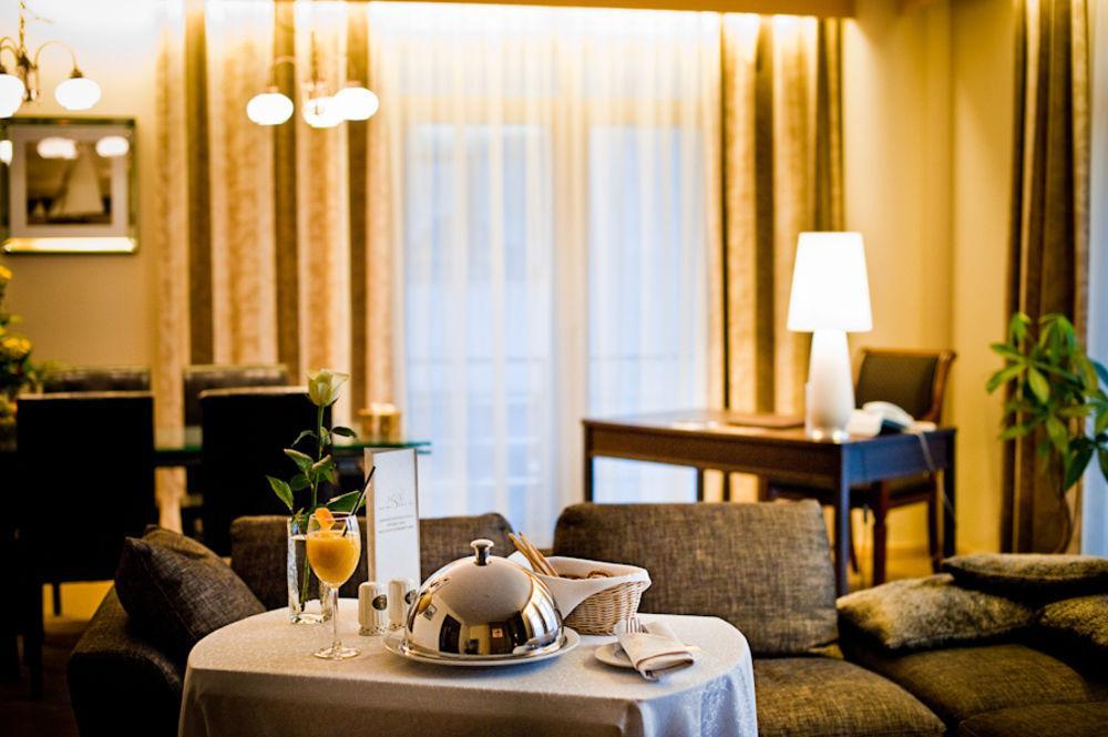 Royal Square Hotel & Suites Riga Pokoj fotografie